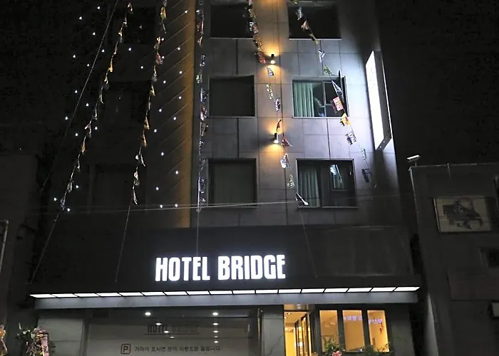 Bridge Hotel 2*