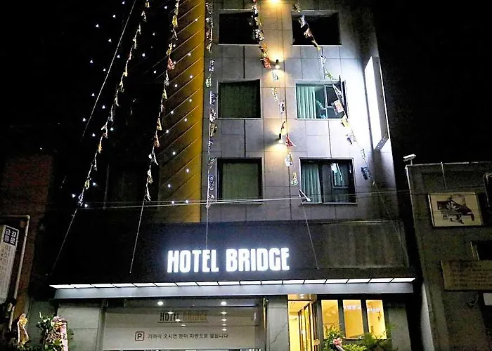 Bridge Hotel