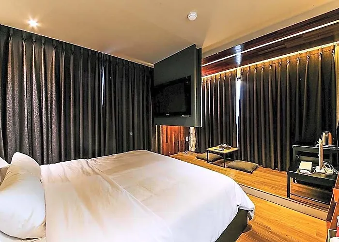 Hotel Bridge Busan