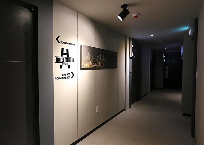 Hotel Bridge