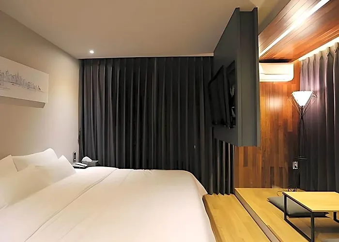 Bridge Hotel
